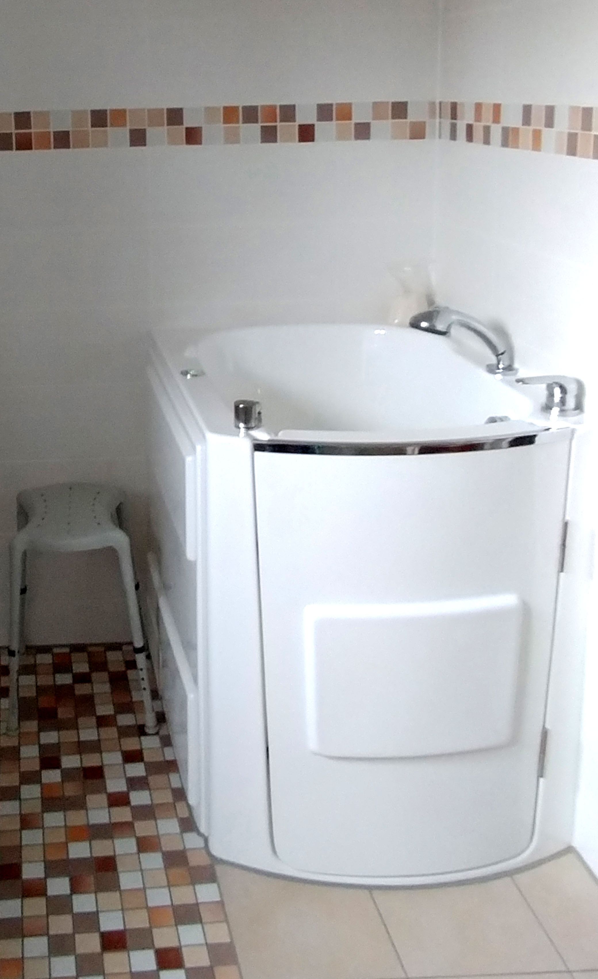 Sitzbadewanne mit Tür - MS-Bad-Innovationen GmbH in Kirtorf