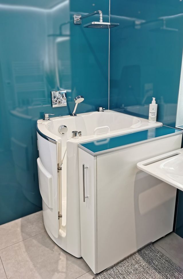 Sitzbadewanne mit Tür - MS-Bad-Innovationen GmbH in Kirtorf