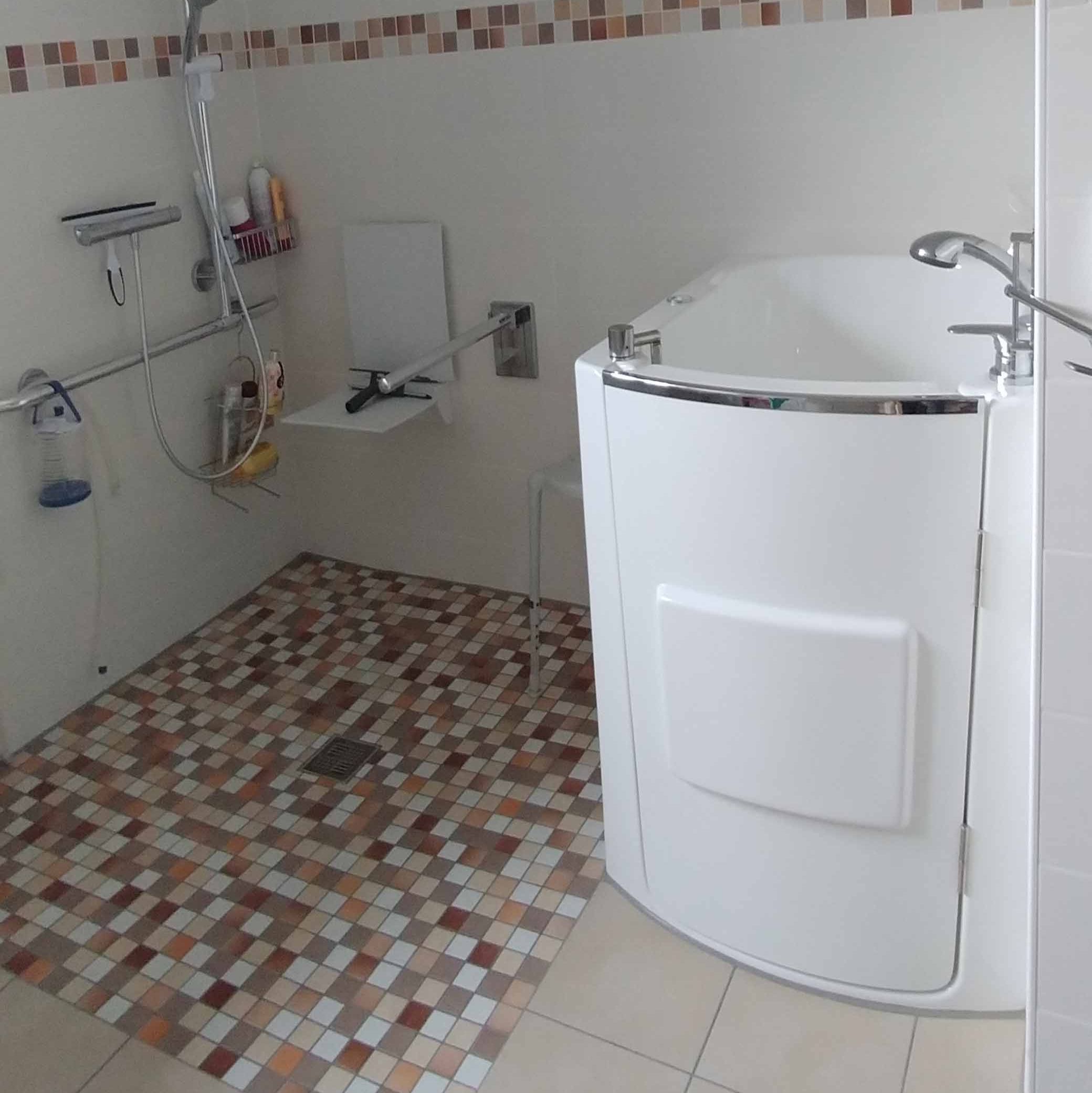 Sitzbadewanne mit Tür - MS-Bad-Innovationen GmbH in Kirtorf